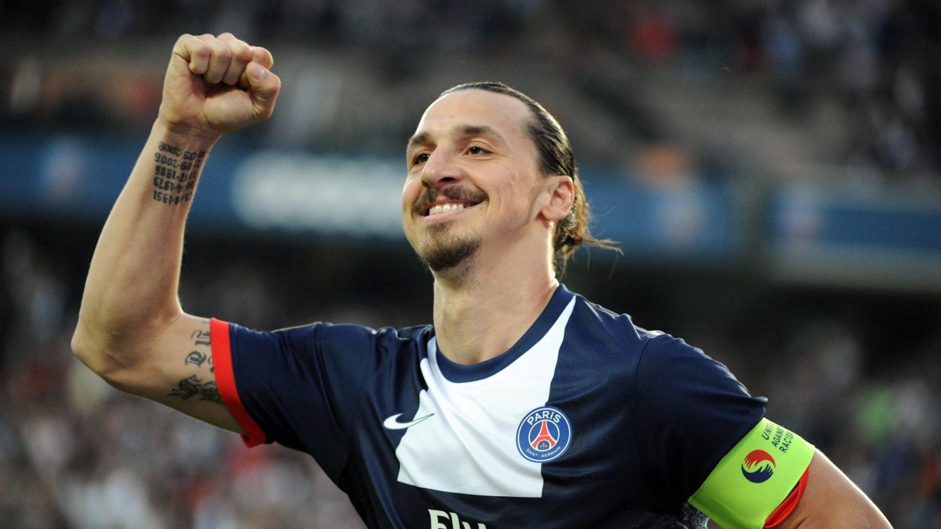 世界杯后:AI绘图平台大量出现“球员在银河踢球”等幻想主题作品